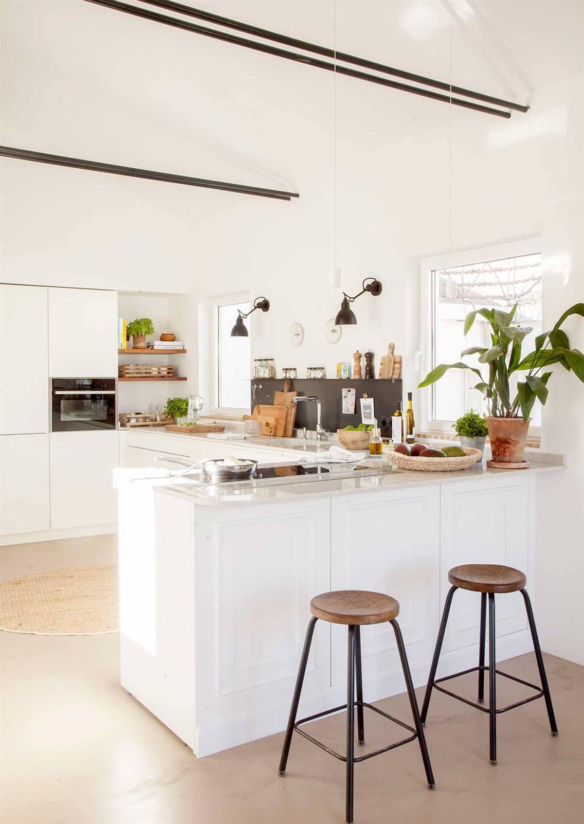 آشپزخانه کابینت سفید مدرن